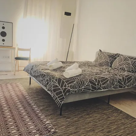 The Minimalist - In The Heart Of דירה