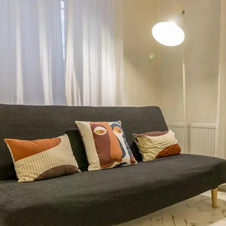 The Minimalist - In The Heart Of קלוז'-נאפוקה